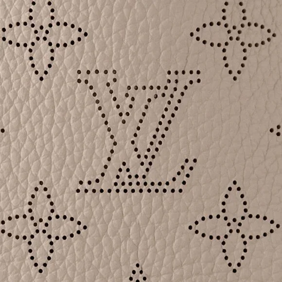 Louis Vuitton Carmel Mahina Hobo Galet - NEW WITH TAGS - Picture 2 of 5